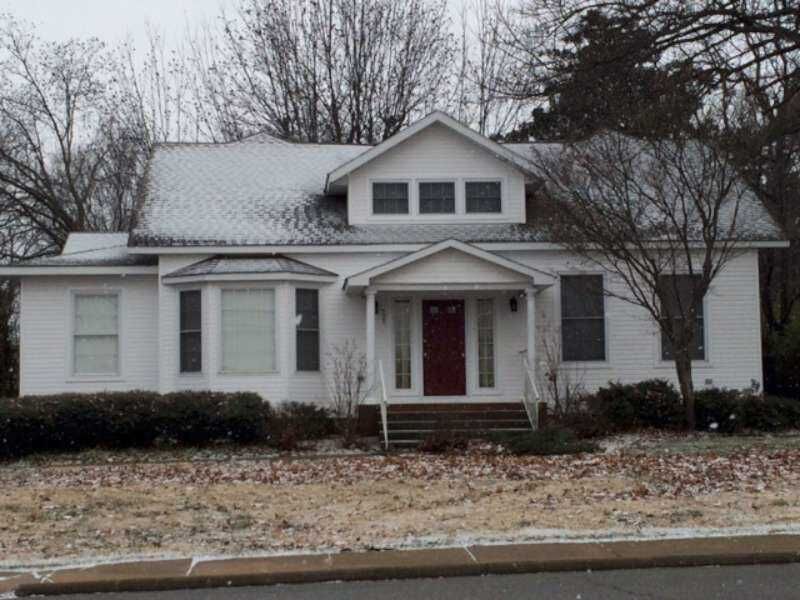 Property Photo: 520 W Poplar Street AR 72756