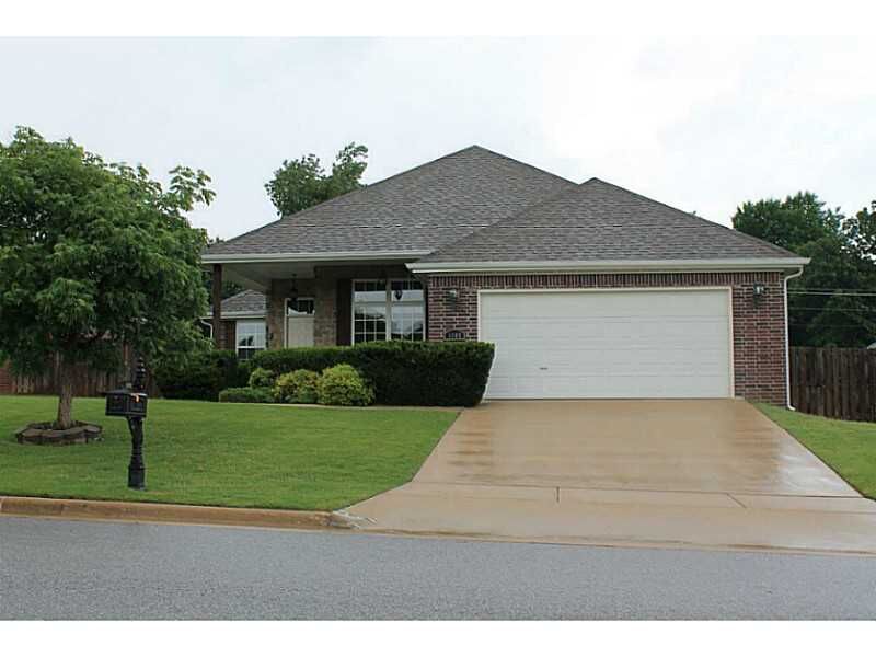 Property Photo: 1803 N Fallbrook Way AR 72704