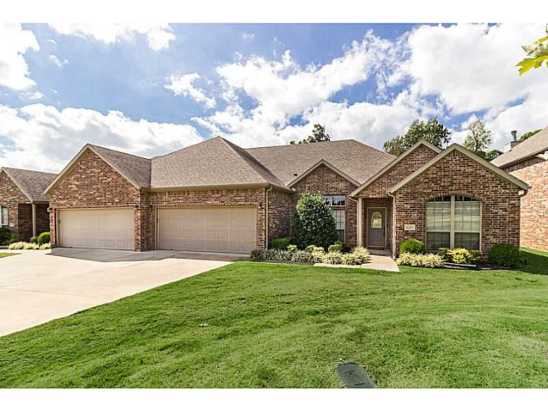 Property Photo: 4247 N Meadow View Drive AR 72703
