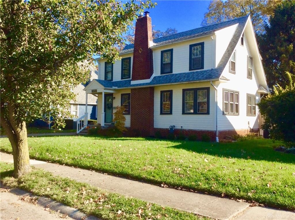 Property Photo: 202 E Roseland Street OH 45503