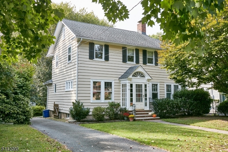 Property Photo:  10 Crowell Pl  NJ 07040 