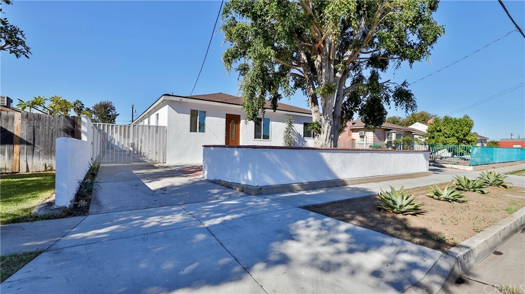 Property Photo:  929 N Citron Street  CA 92805 