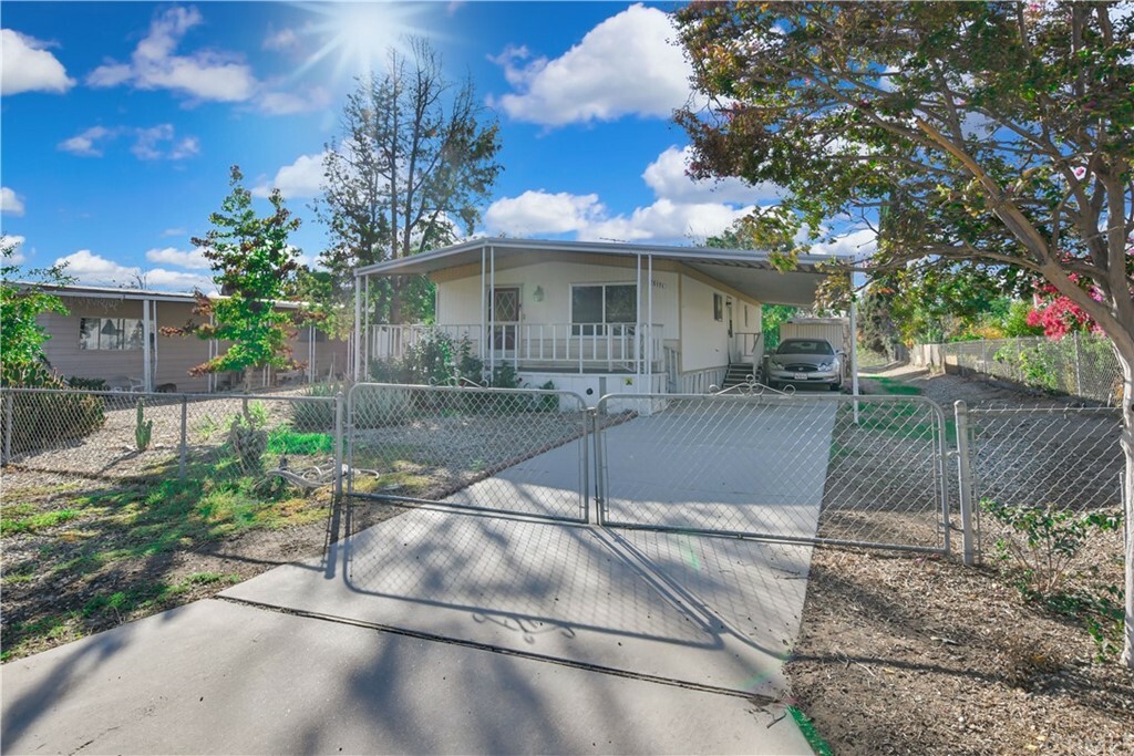 Property Photo:  25171 Avenida Madrid  CA 92548 