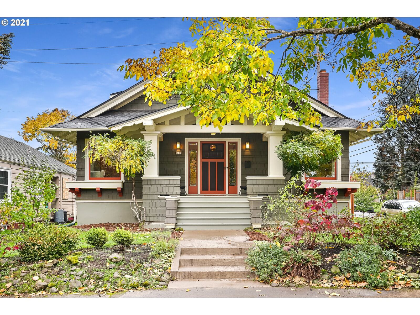 Property Photo: 5304 NE Cleveland Ave OR 97211