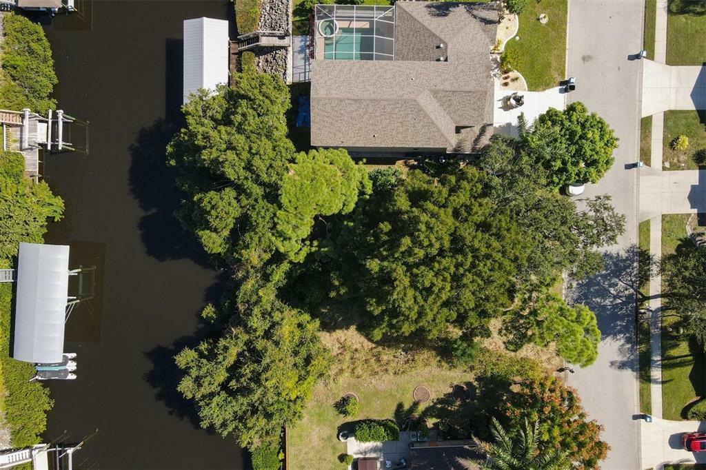Property Photo: 3617 4th Avenue NE FL 34208