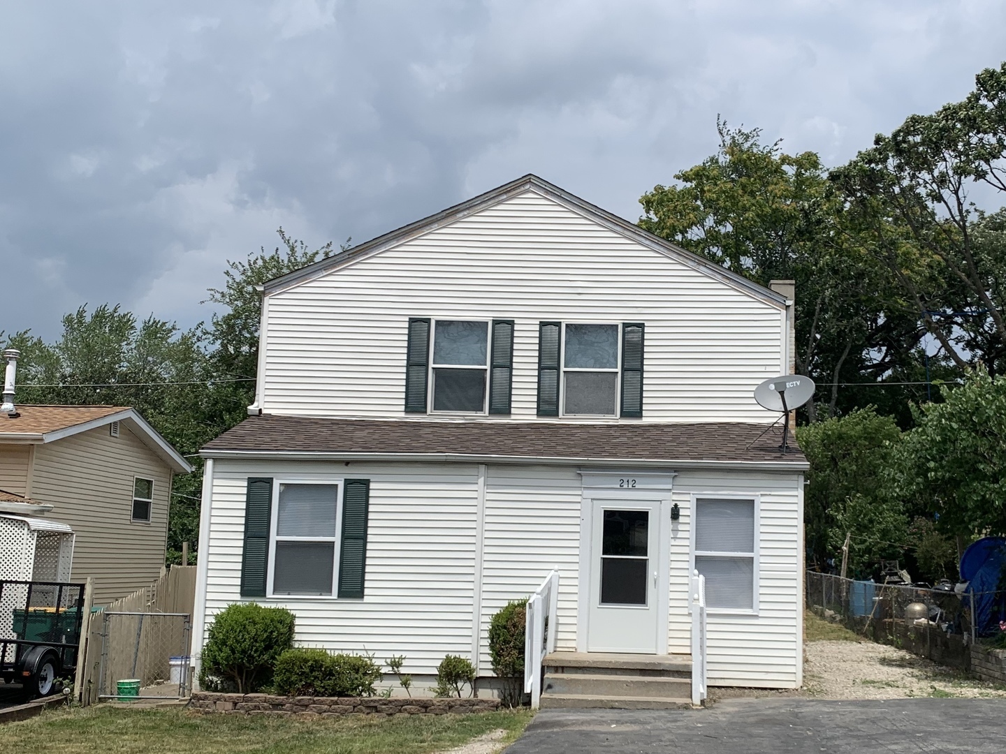 Property Photo: 212 Beachview Drive IL 60073
