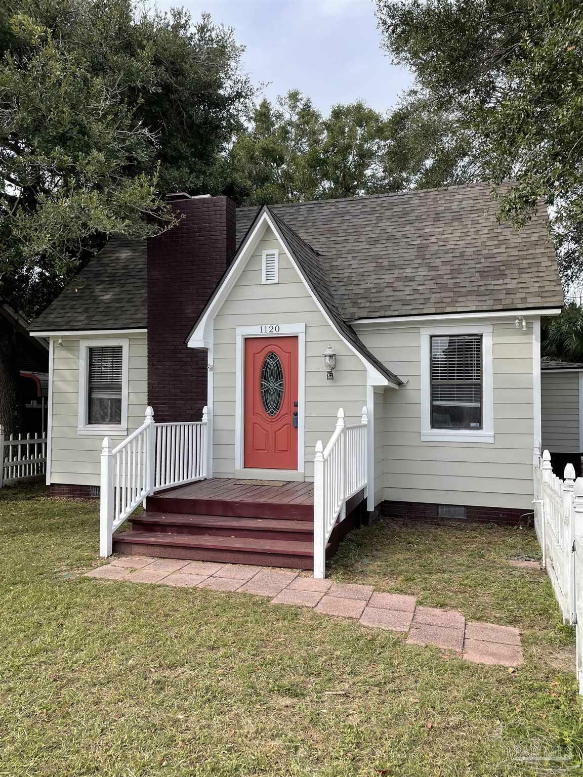 Property Photo:  1120 E Bobe St  FL 32503 