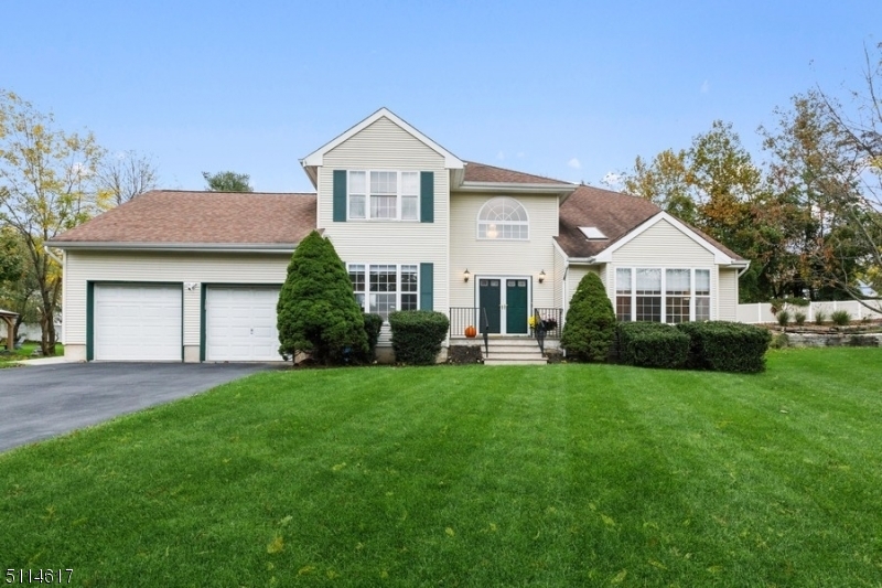 Property Photo:  8 Galloway Ct  NJ 07052 