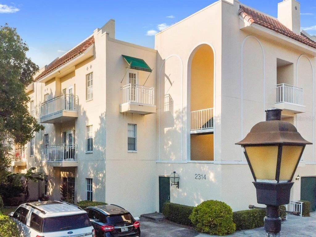 Property Photo: 2314 S Clewis Court 305 FL 33629