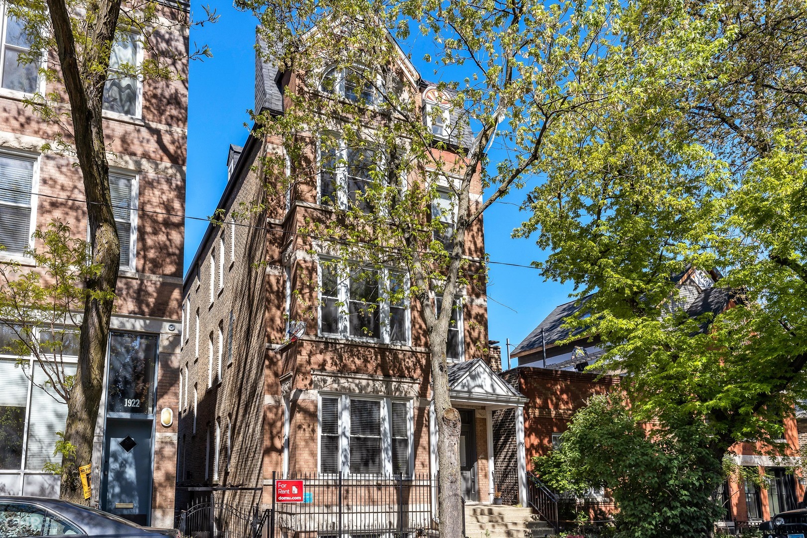 Property Photo: 1924 N Honore Street 2G IL 60647