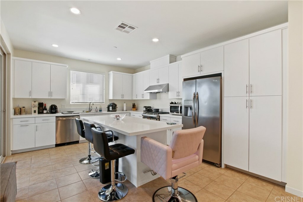 Property Photo:  19525 Astor Place  CA 91324 