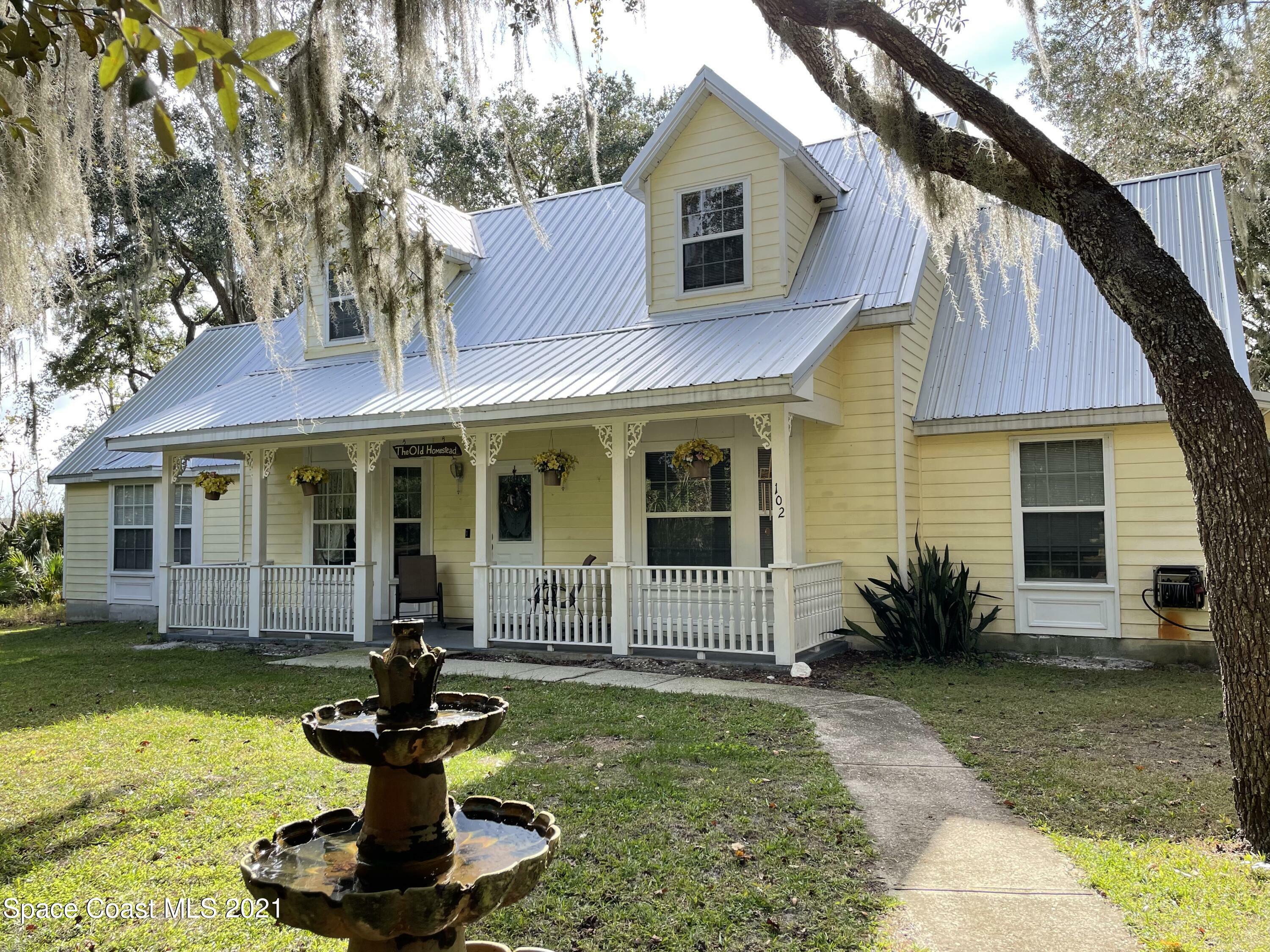 Property Photo: 102 S Singleton Avenue FL 32796
