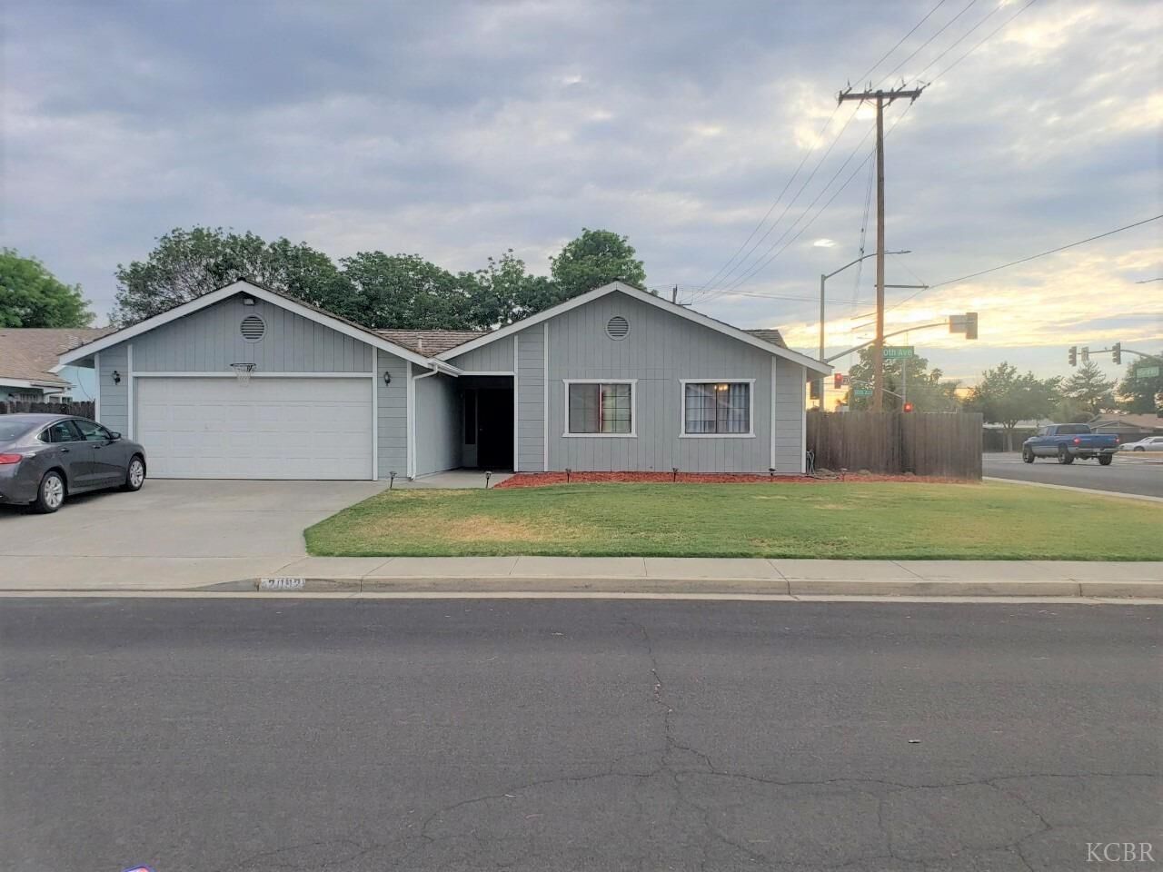 Property Photo:  2092 Parker Place   93230 