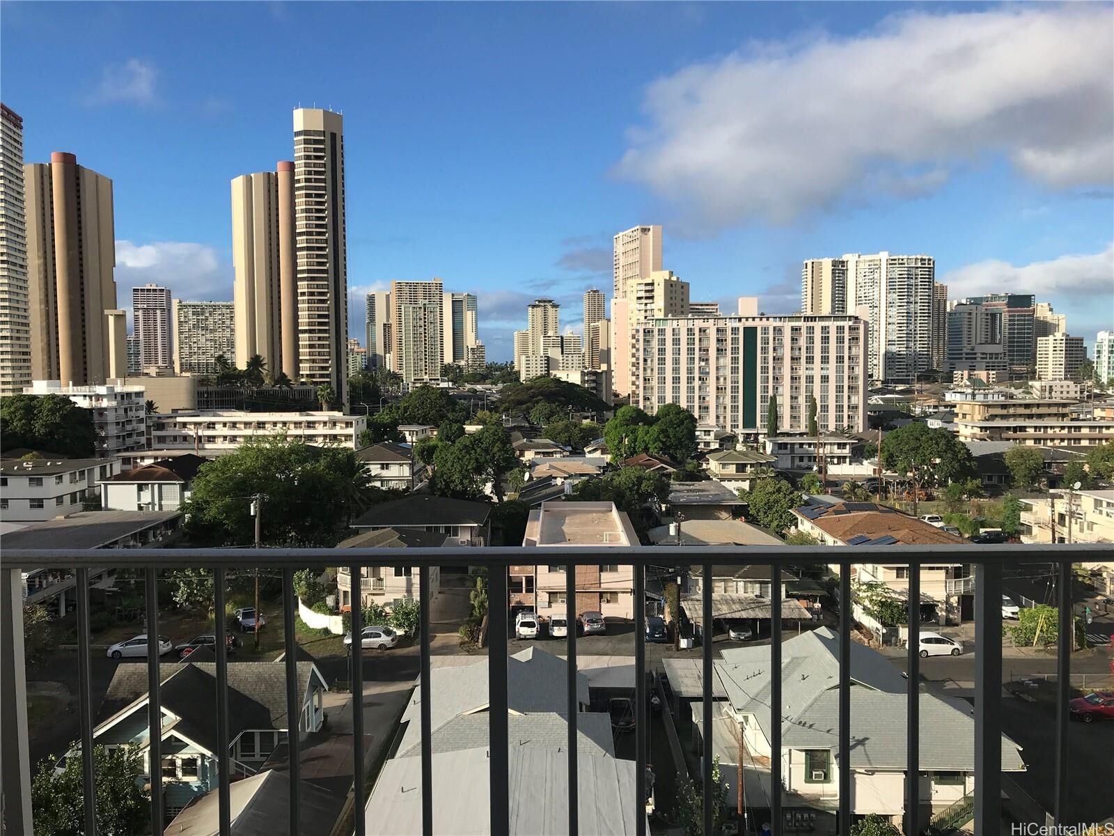 Property Photo: 2714 Kahoaloha Lane 806 HI 96826