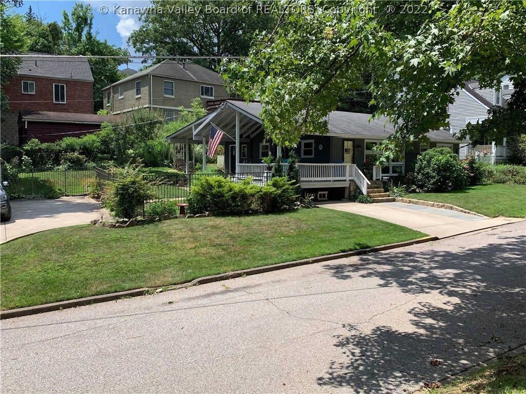 Property Photo:  1011 Cleveland Avenue  WV 25302 