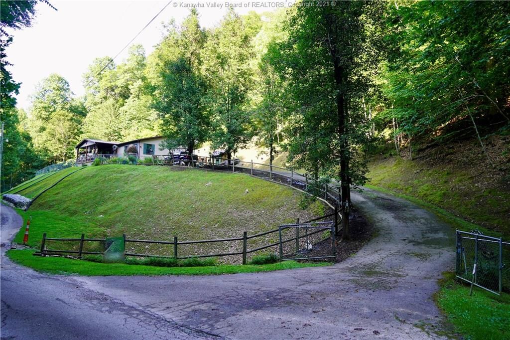 Property Photo:  1287 Arden Lane  WV 25053 