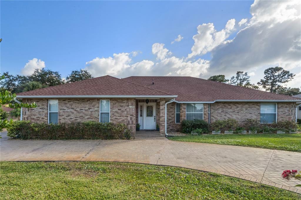 Property Photo: 2165 Lakebreeze Way FL 32738