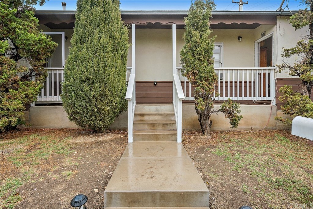 Property Photo:  1374 Fredericks Street  CA 93405 