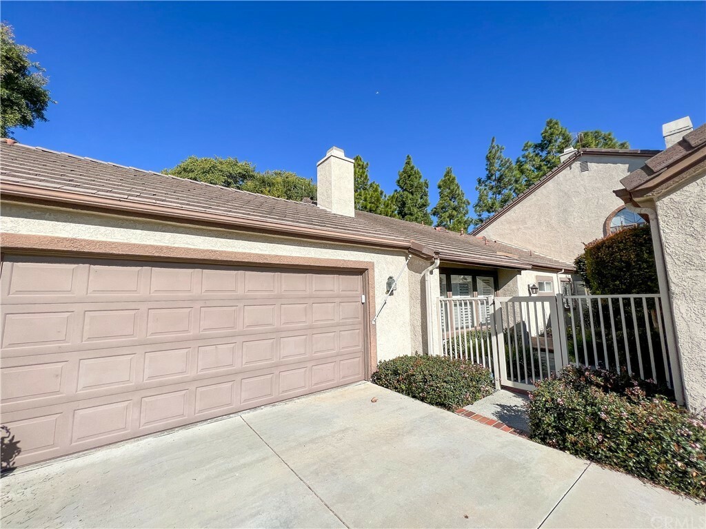 Property Photo:  405 E Yale 18  CA 92614 