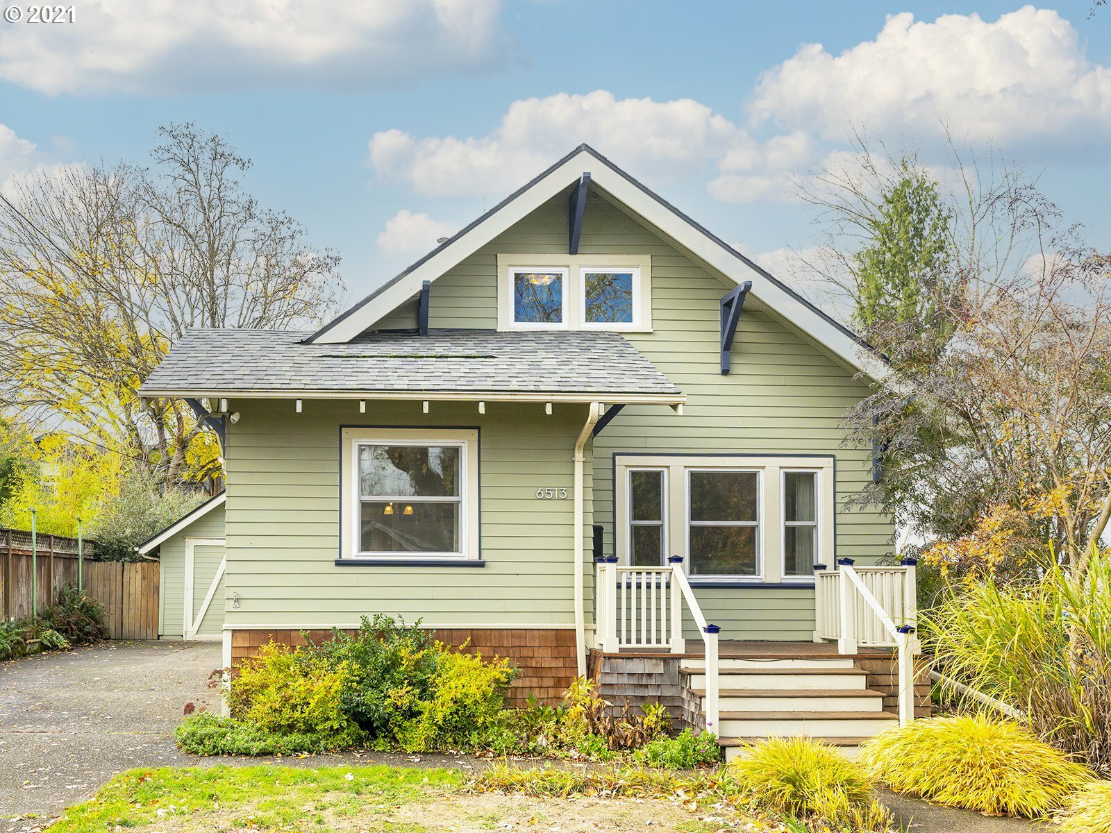 Property Photo: 6513 SE 18th Ave OR 97202