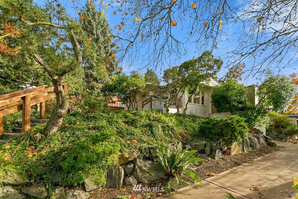 Property Photo: 1703 NE 73rd Street WA 98115