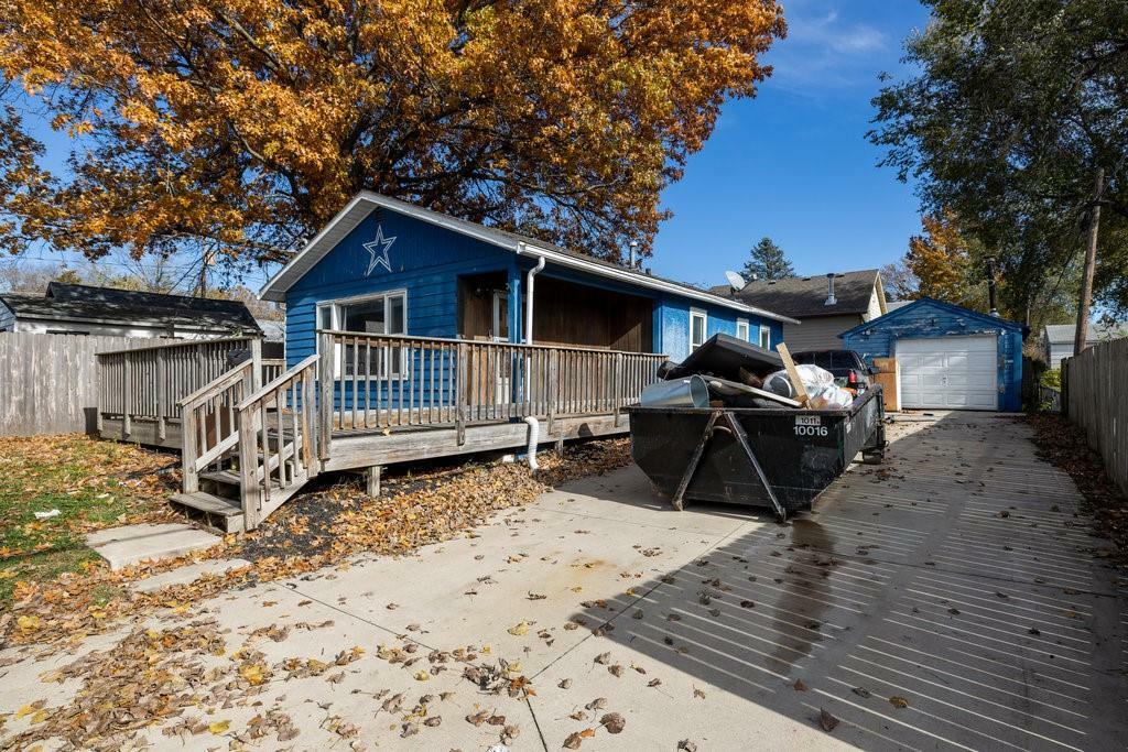 Property Photo:  1515 E 30th Street  IA 50317 