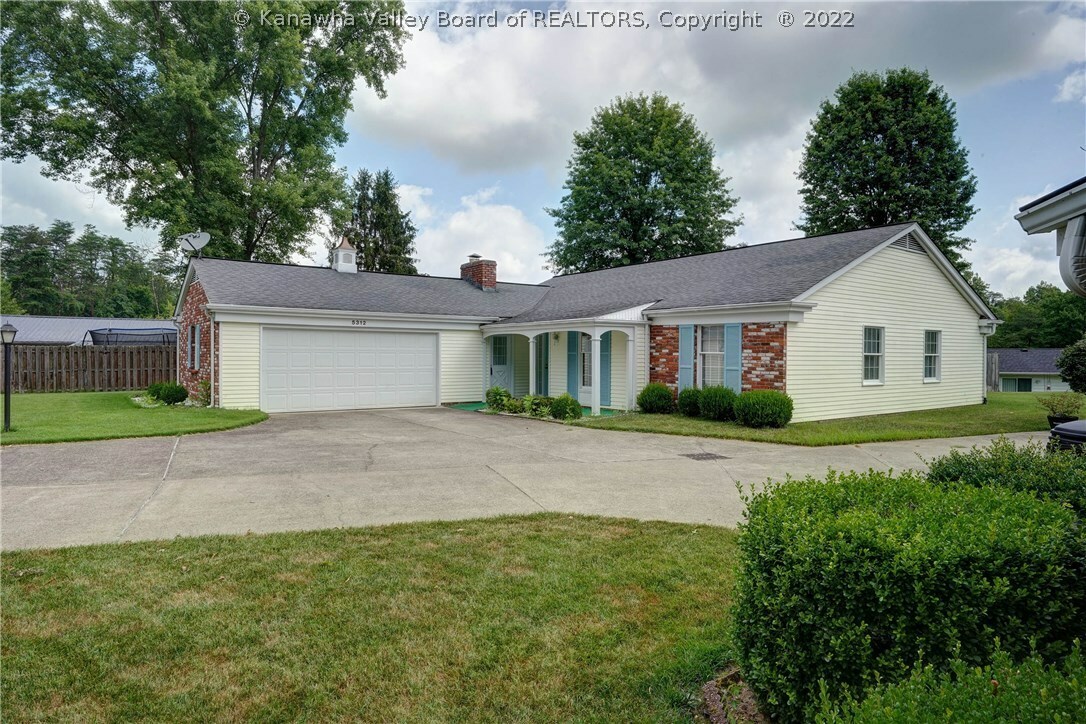 Property Photo: 5312 Sunnybrook Circle WV 25313