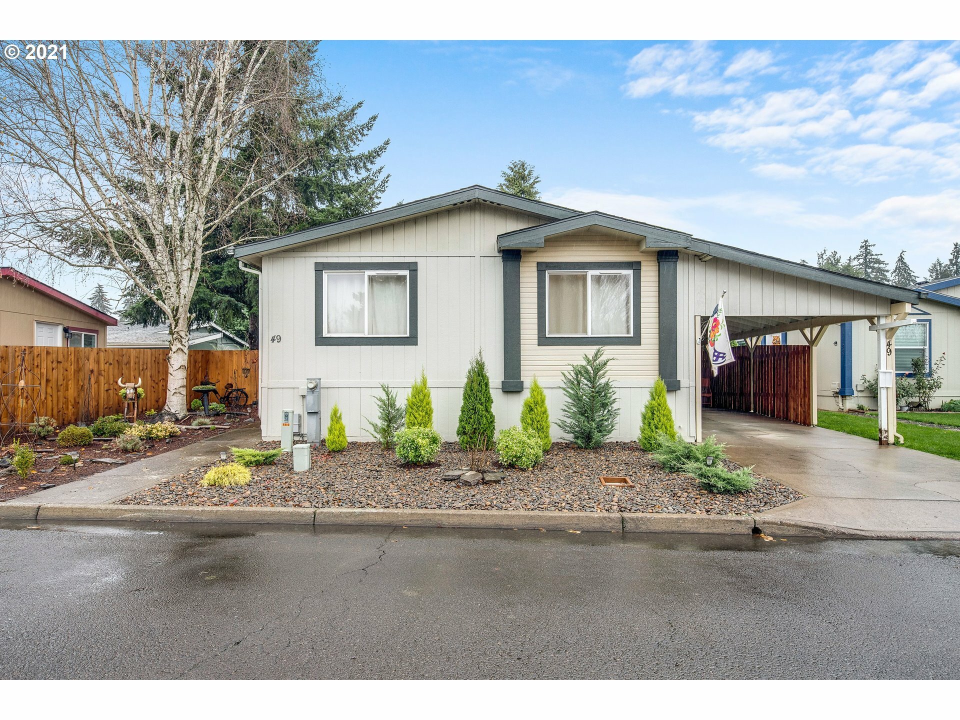 Property Photo: 1282 E 3rd St 49 OR 97127
