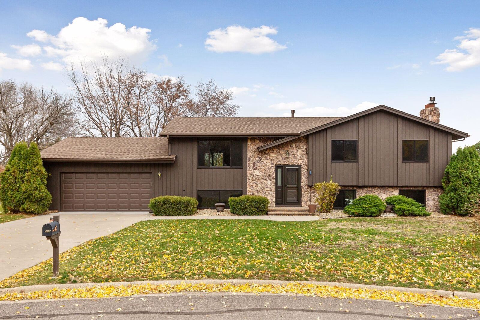 Property Photo:  4409 College Heights Circle  MN 55437 