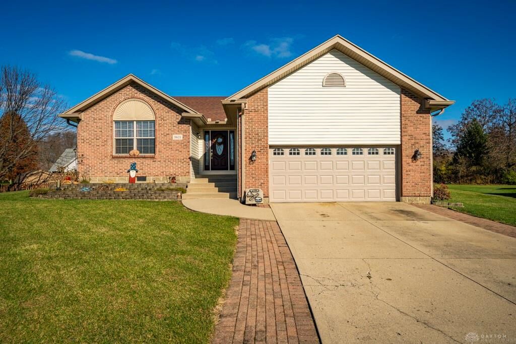 Property Photo: 5621 Mendocino Court OH 45424