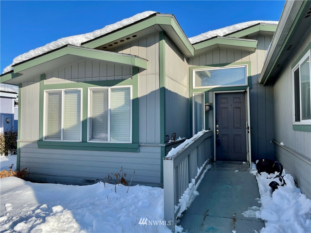 Property Photo:  1100 S Rosewood Drive 409  WA 98926 