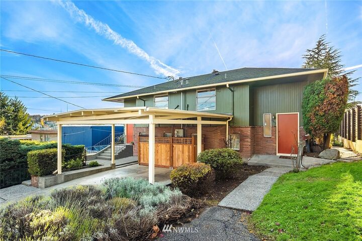 2301 2303 W Raye Street  Seattle WA 98199 photo