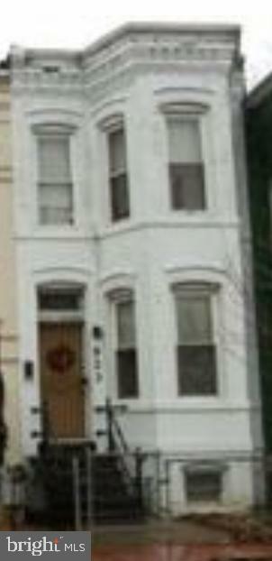 Property Photo:  923 4th Street NE  DC 20002 