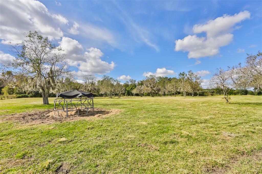Property Photo: 731 N Forbes Road FL 33566