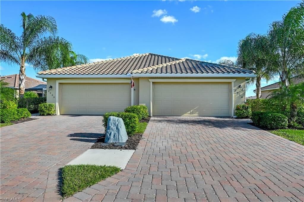 Property Photo:  2010 Tamarron Ln  FL 34120 