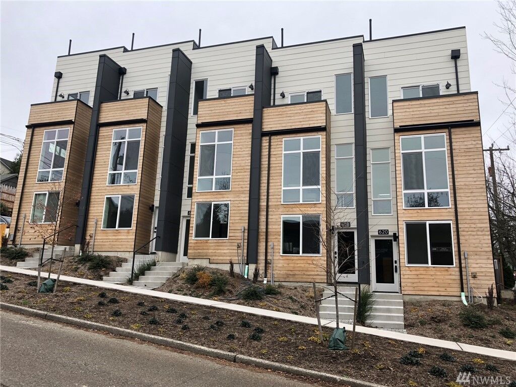 Property Photo: 620 N 41st St WA 98103
