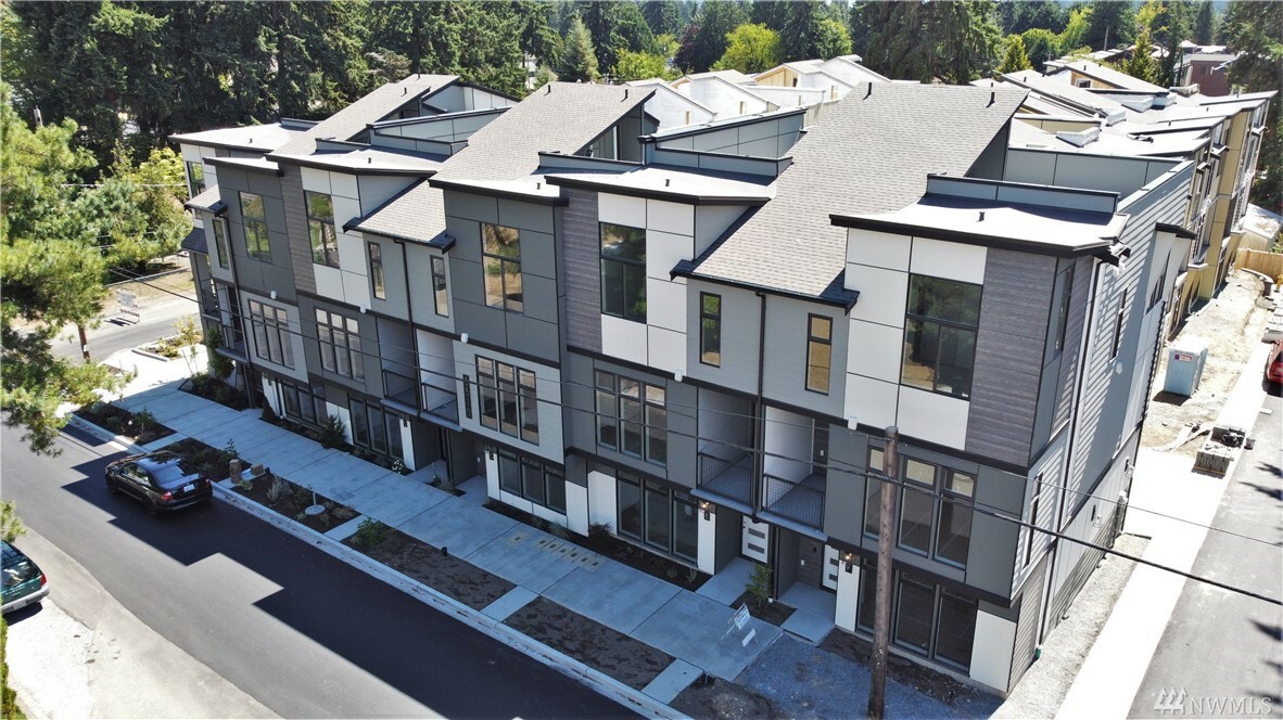 Property Photo: 5520 238th St SW F WA 98043