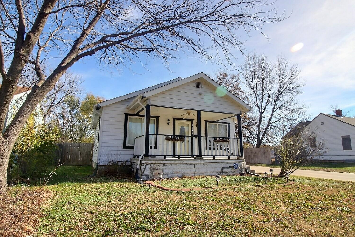 Property Photo:  1222 S Elizabeth St  KS 67213 