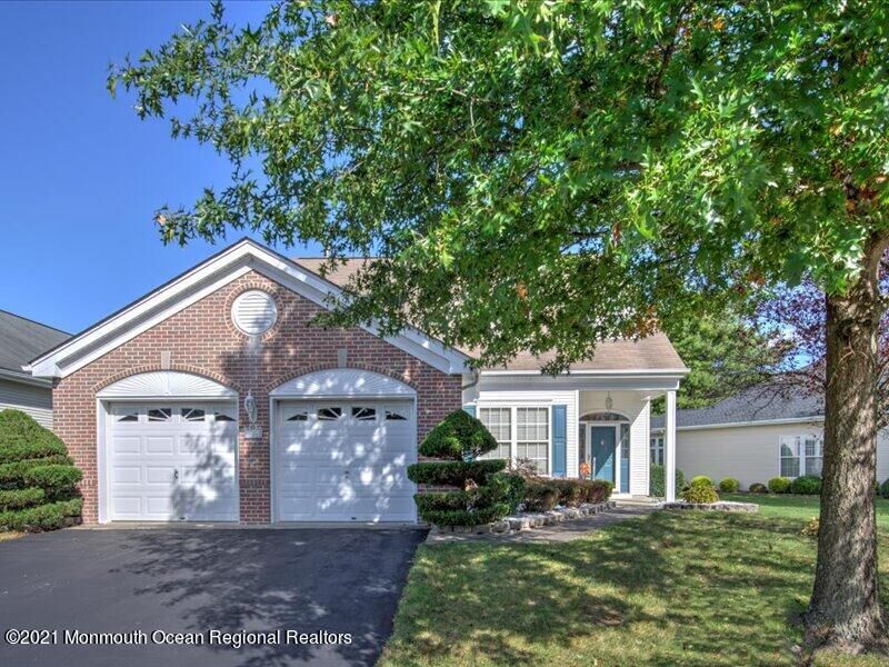 Property Photo:  25 Greenways Lane  NJ 08701 