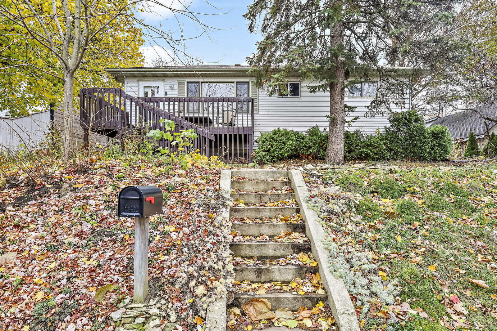 Property Photo:  104 E Division Street  IL 60439 