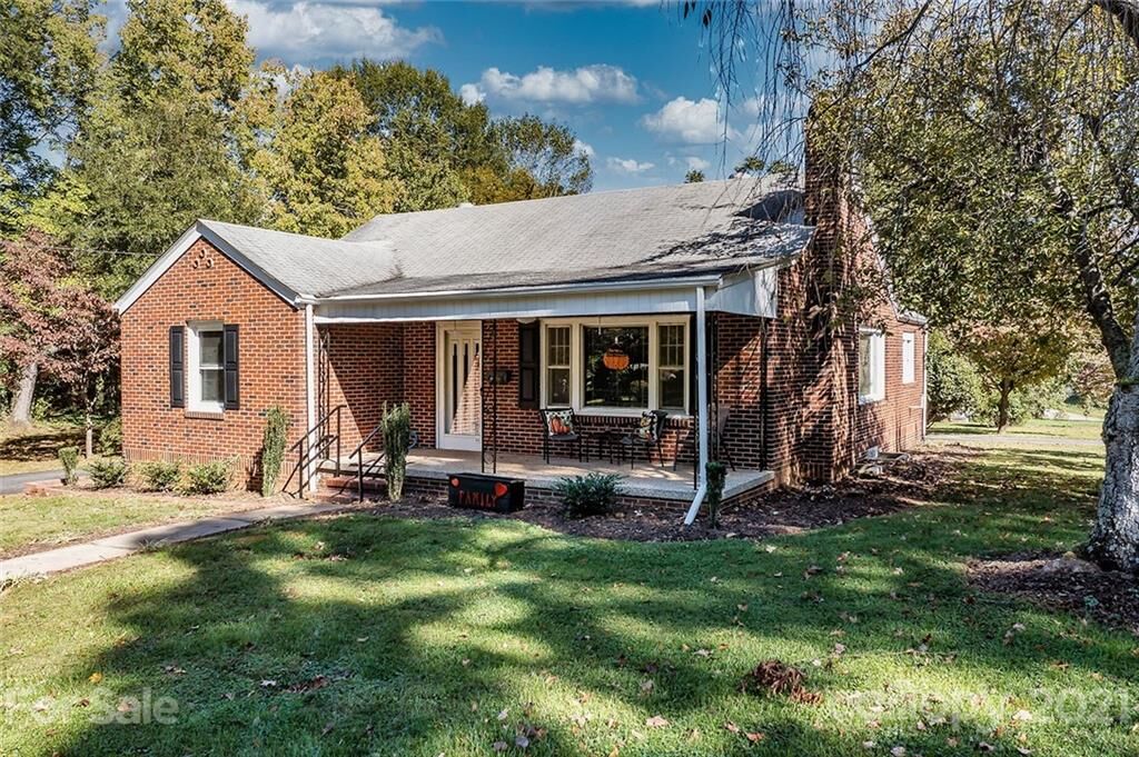 Property Photo: 645 12th Avenue NE NC 28601