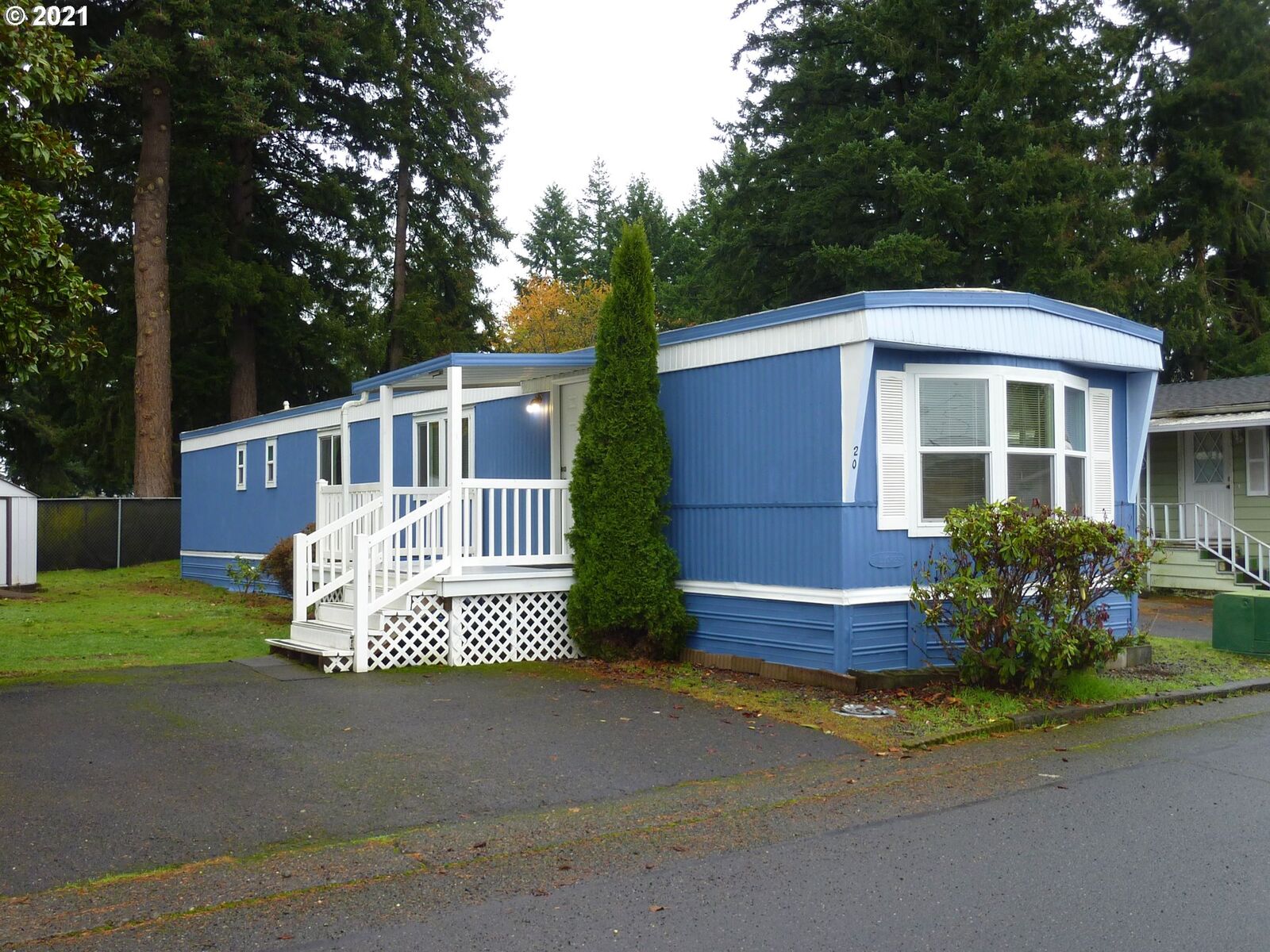 Property Photo: 16812 SE 1st St 20 WA 98684