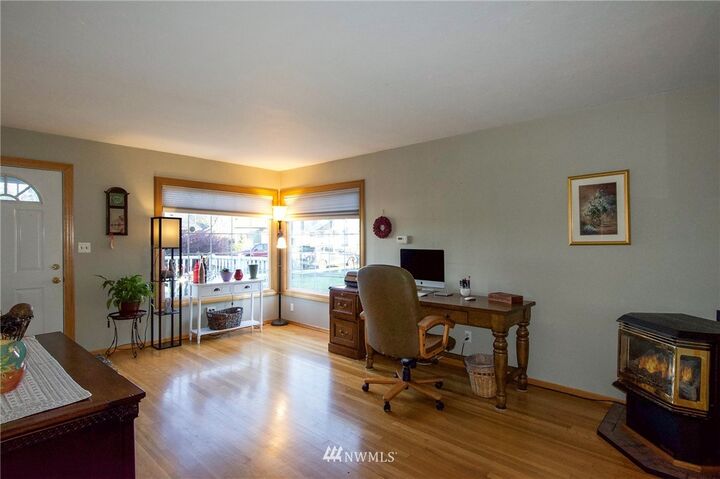 Property Photo: 522 E 7th Street WA 98362