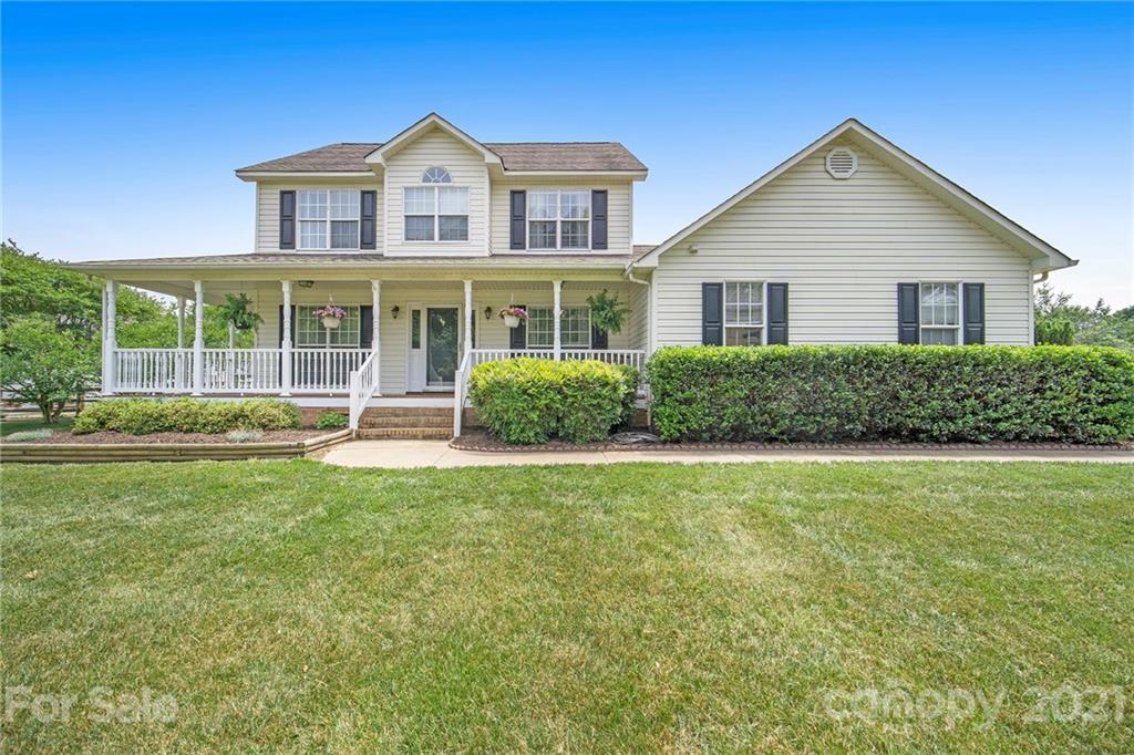 Property Photo: 1302 Gracebrook Drive NC 28147