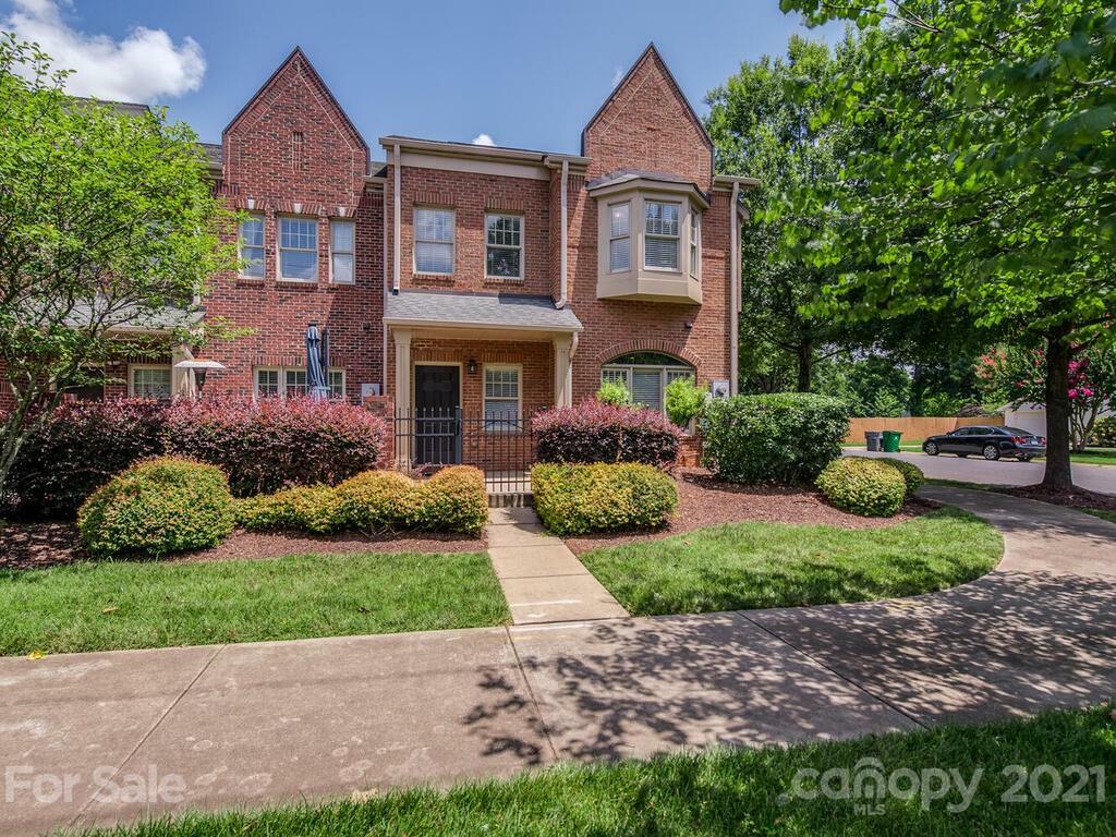 Property Photo: 4696 Dabney Vigor Drive NC 28209
