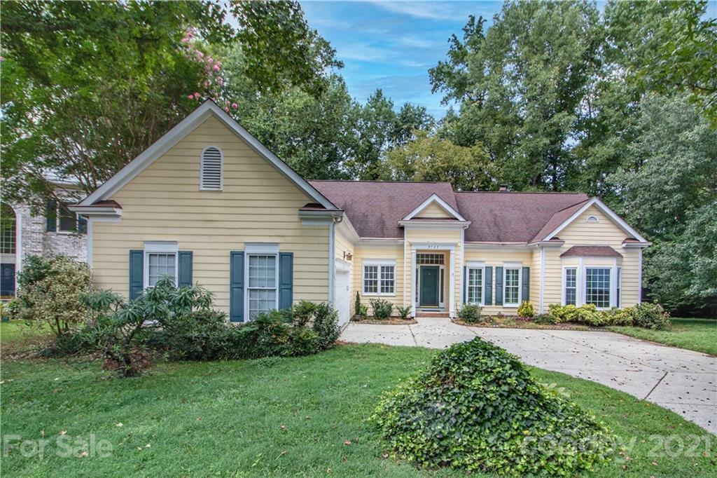 Property Photo: 5707 Painted Fern Court NC 28269