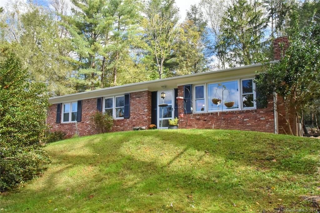Property Photo: 107 Woodland Hills Road NC 28804