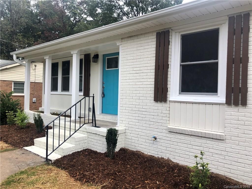 Property Photo: 1201 Grovewood Drive NC 28208