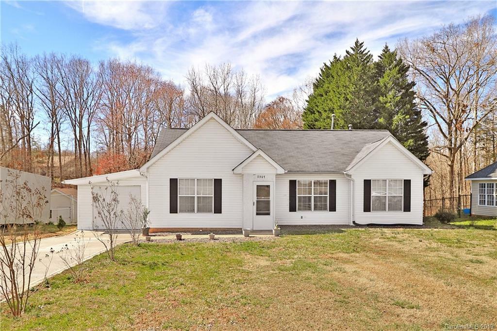 Property Photo:  2907 Bobwhite Circle 25  NC 28174 
