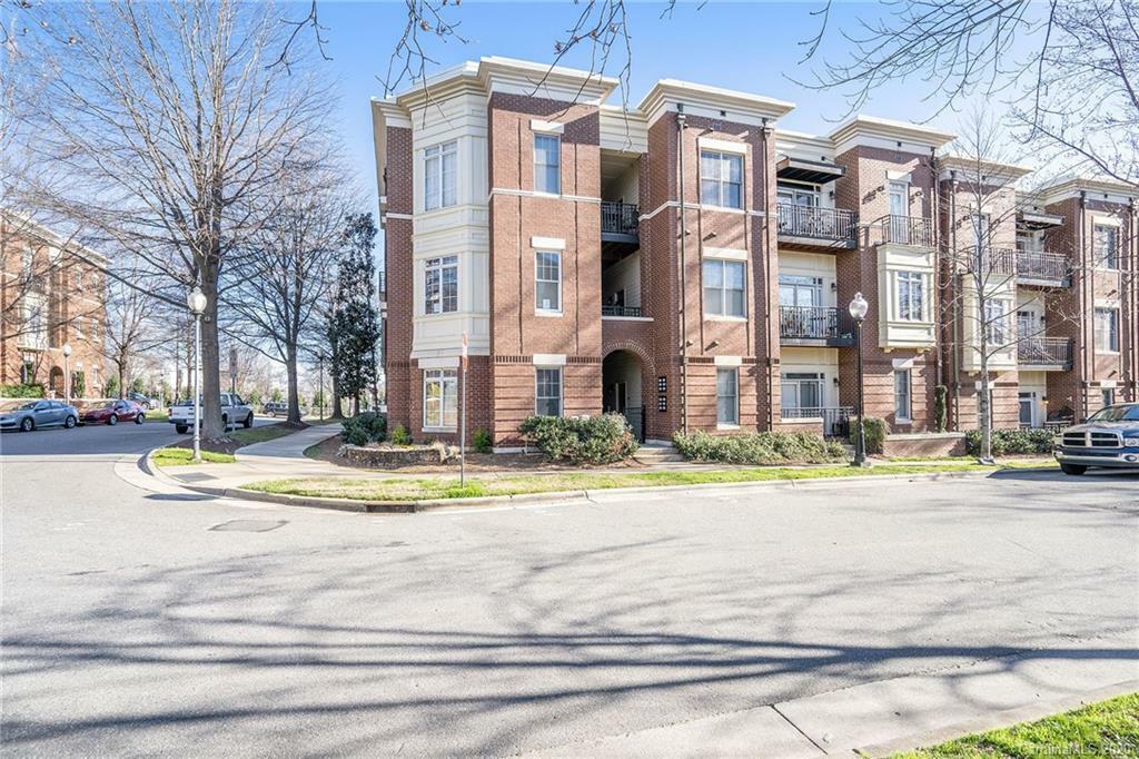Property Photo: 705 Garden District Drive 4106 NC 28202